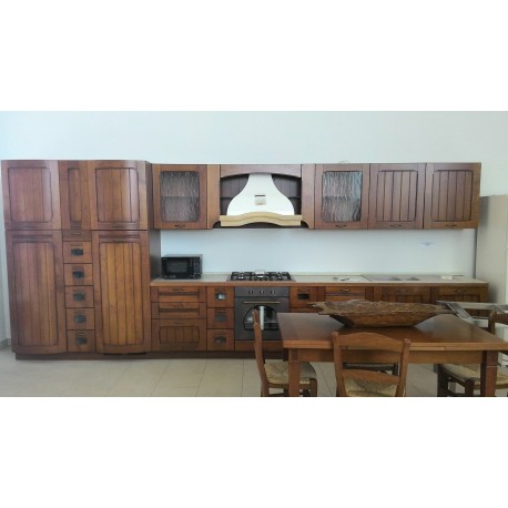 Cucina rustica in legno di noce - Fidea Lecce